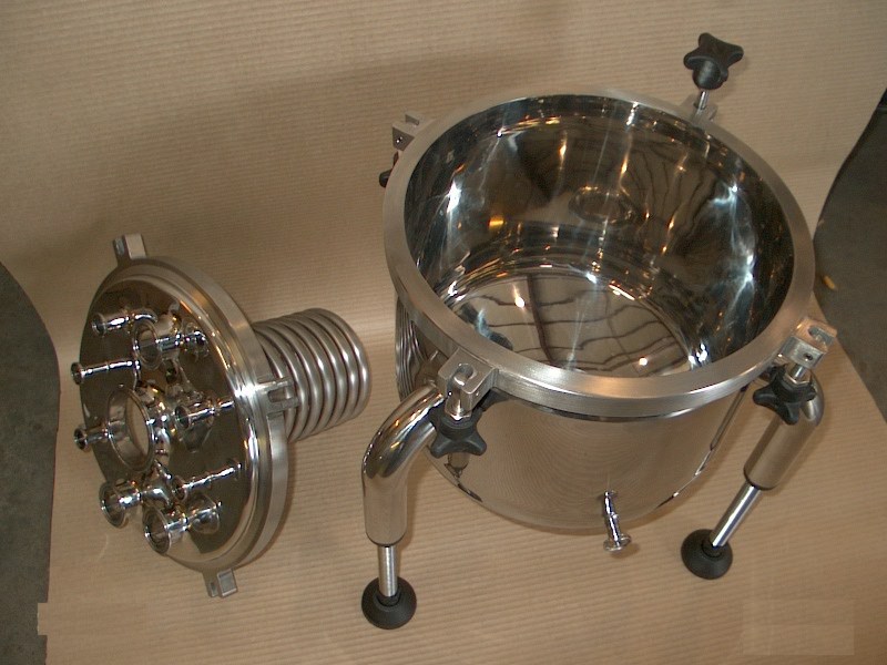 Pharmaceutical-grade stainless steel pressure vessel with polished interior surface